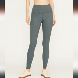 Everlane‎ Perform Ankle Pant. Pine Color. Size Small.
